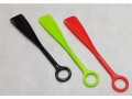 Łyżka do butów, obuwia, plastikowa 30cm z uchwytem rączką do powieszenia