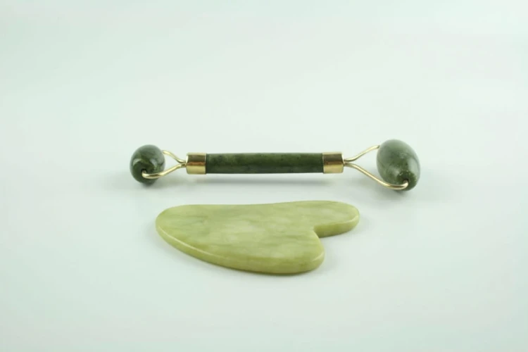 Masażer z jadeitu JADE do twarzy Roller kamienny dwustronny gua sha kamień