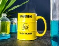 Kubek dla chemika toksyczne odpady czaszka żółty WARNING TOXIC WASTE