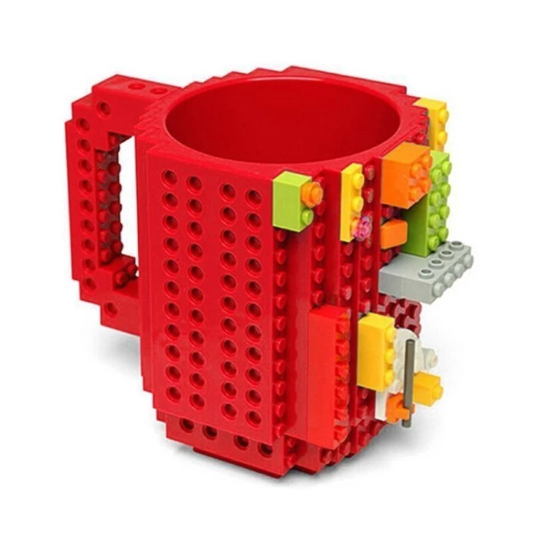 Kubek gracza klockowy z klocków + klocki 350 ml z uchem CZERWONY